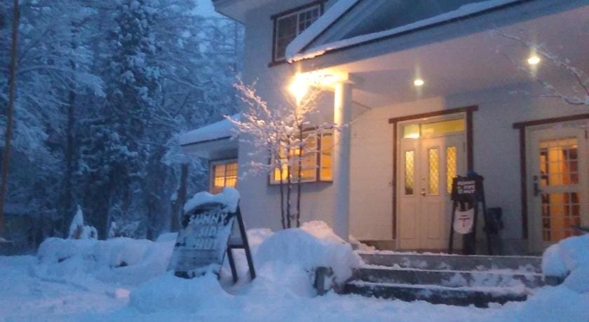 Sunny Side Hut Bed and Breakfast in Hakuba
