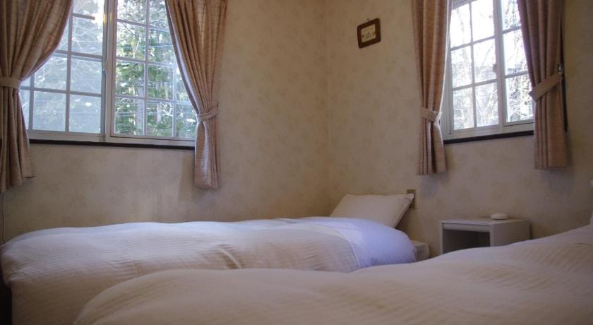 Sunny Side Hut Bed and Breakfast in Hakuba