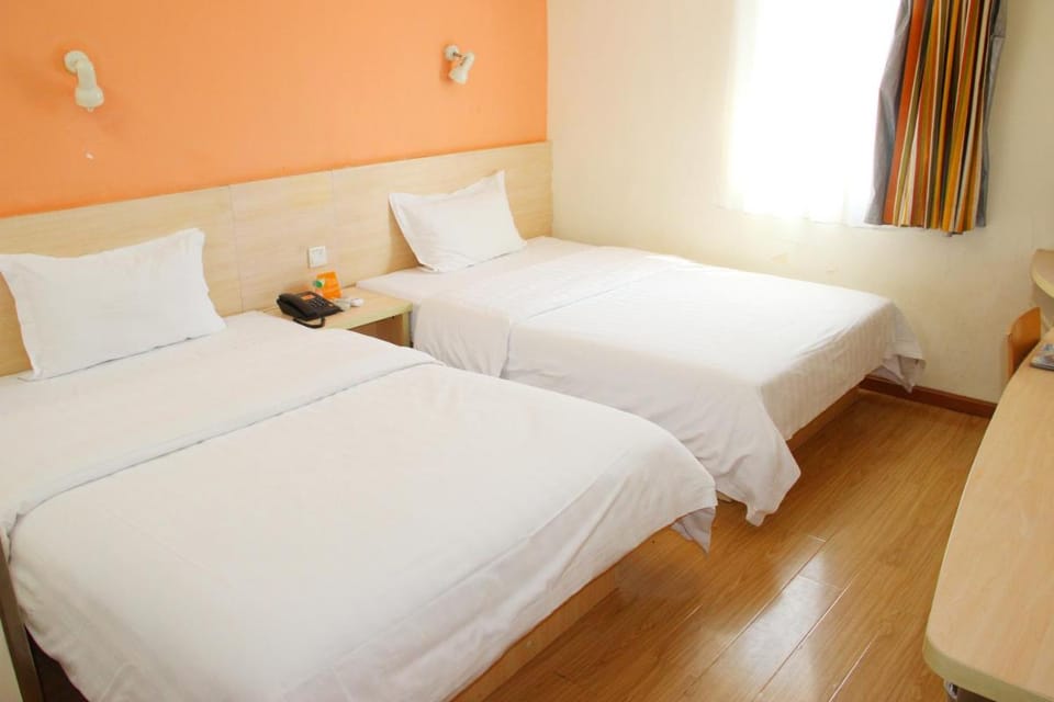 7Days Inn Shanghai South Xizang Road Subway Station Hotel in Shanghai