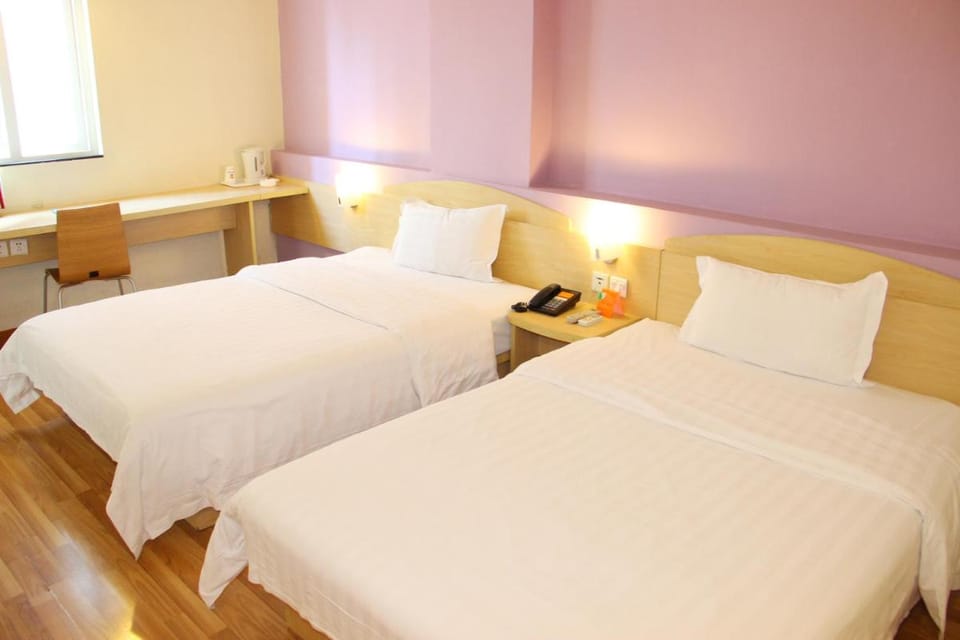 7Days Inn Shanghai South Xizang Road Subway Station Hotel in Shanghai