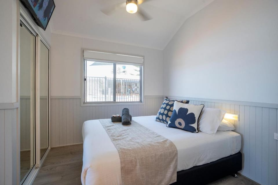 Surf Beach Holiday Park Cabin Campground/ 
RV Resort in Kiama