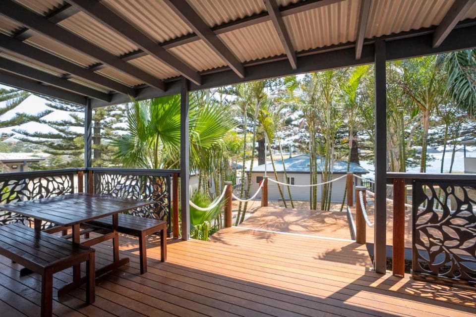 Surf Beach Holiday Park Cabin Campground/ 
RV Resort in Kiama