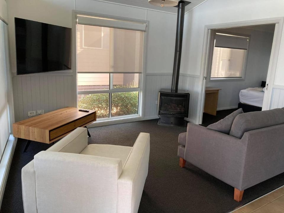 Surf Beach Holiday Park Cabin Campground/ 
RV Resort in Kiama