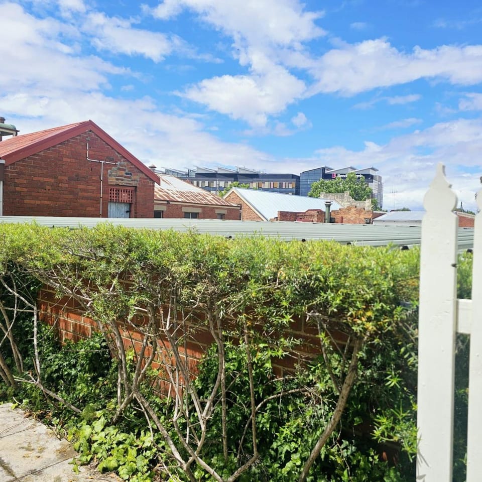 Bendigo Skyline-CBD Apartment with lock up Garage Apartment in Bendigo