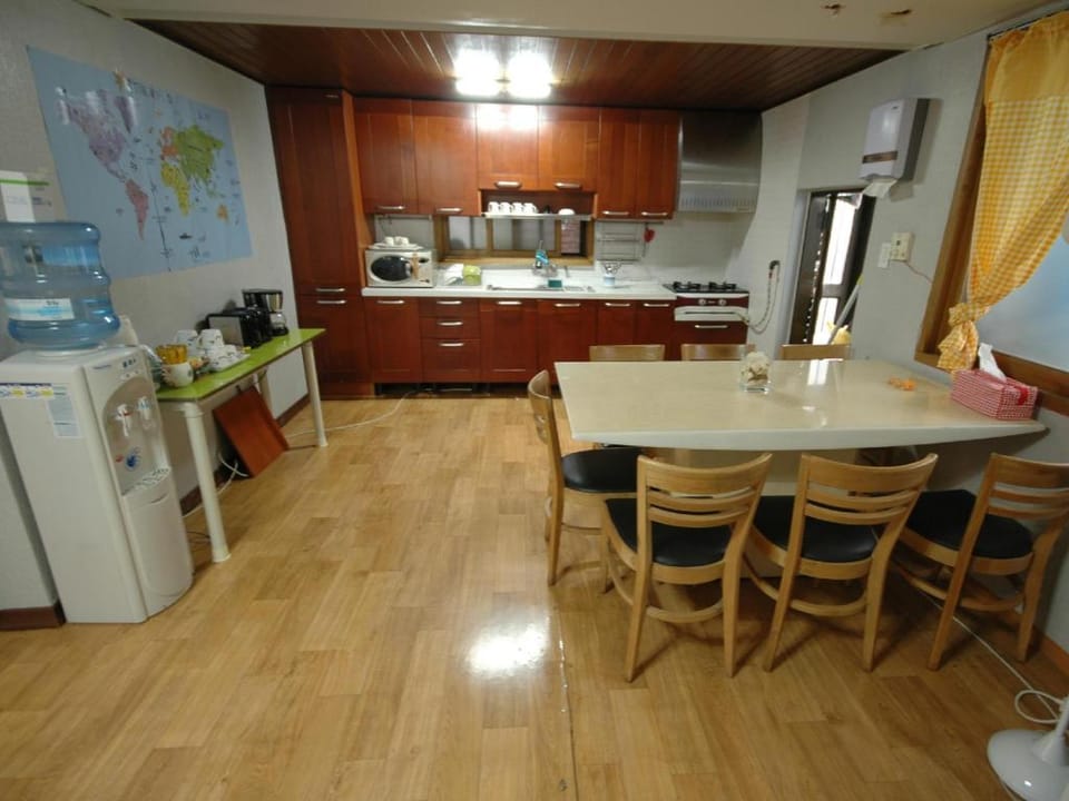 Apple Tree Guesthouse Bed and Breakfast in Seoul