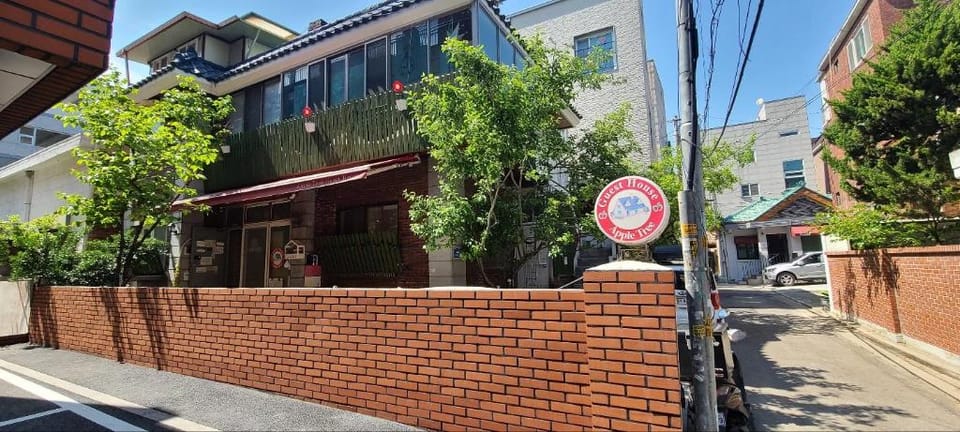 Apple Tree Guesthouse Bed and Breakfast in Seoul