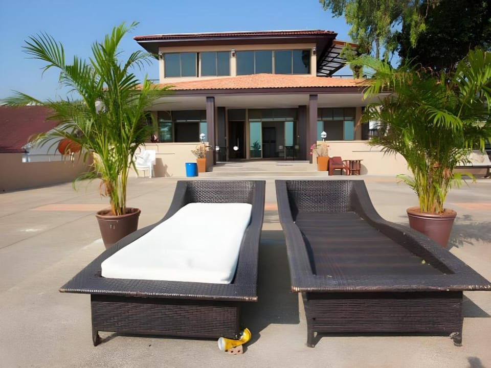 Sea Breeze Guesthouse Hotel in Thailand