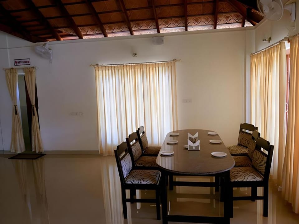 Palm Valley Resort Hotel in Karnataka