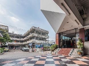 New APG Apartments Apartment in Bangkok