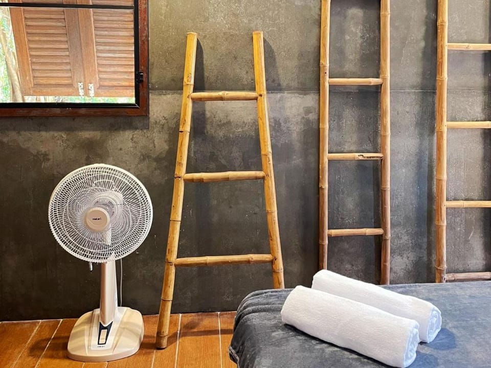 Little Hut Resort in Ko Phayam