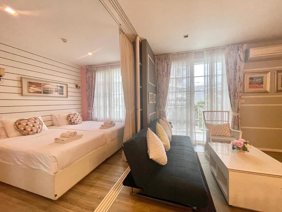 Summer Huahin Condo 2 Bedrooms Pool View Classic Room Apartment in Nong Kae