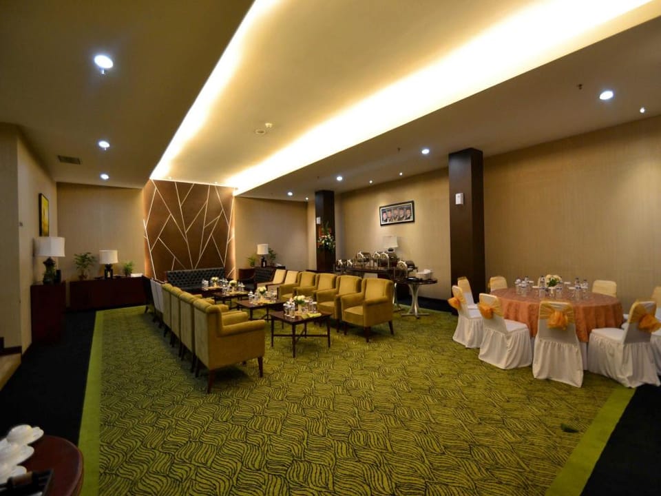 IPB Convention Hotel Botani Square Hotel in West Java