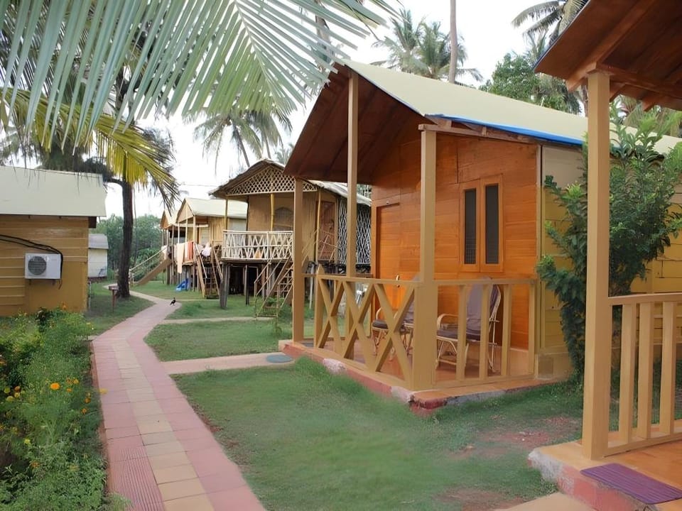 Sea Paradise Guest House Hotel in Mandrem