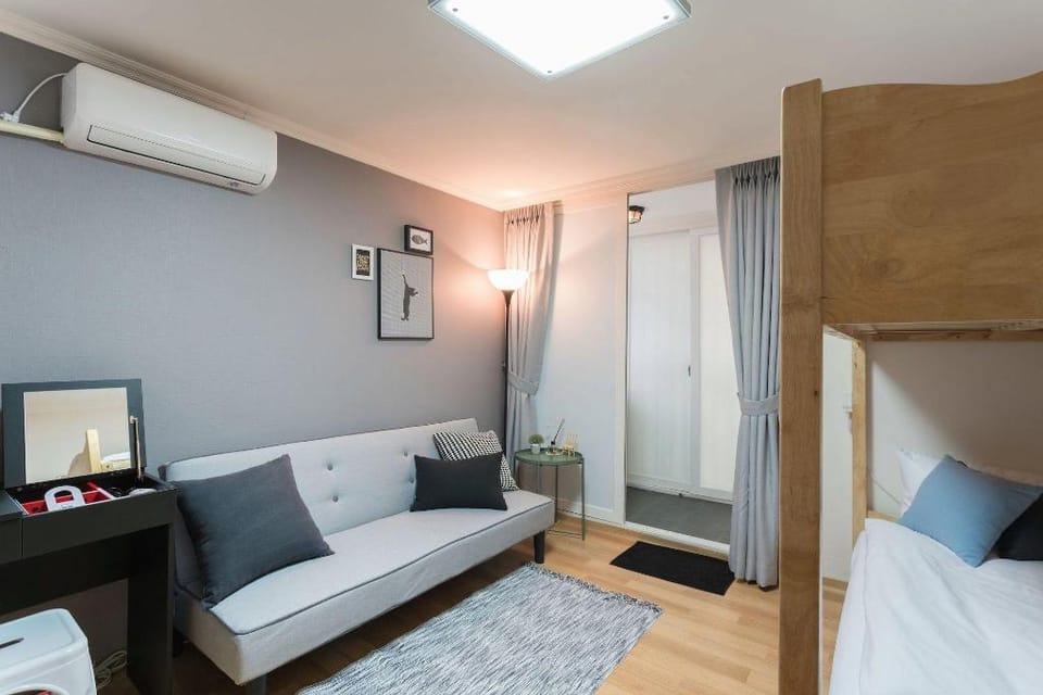 The Blossom Yeonnam Guesthouse Bed and Breakfast in Seoul