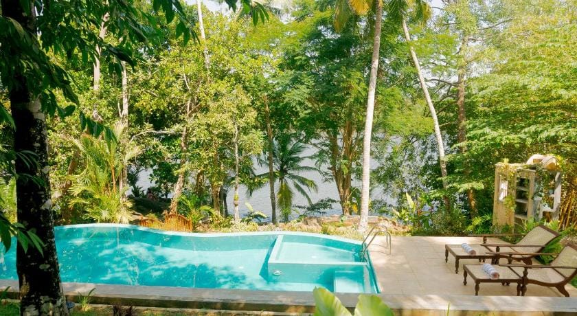 Villa Birdlake Hotel in Hikkaduwa