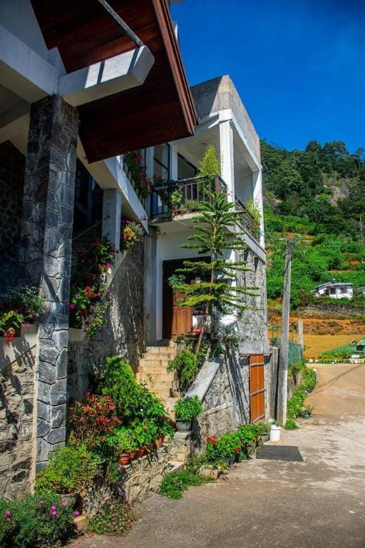 Manudi Glenfallsedge Rest B&B Bed and Breakfast in Nuwara Eliya