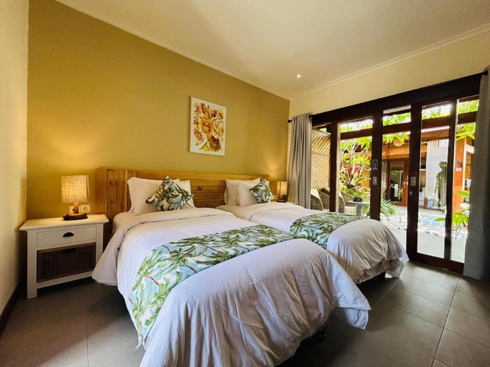 Scallywags Beach Club Resort in Pemenang