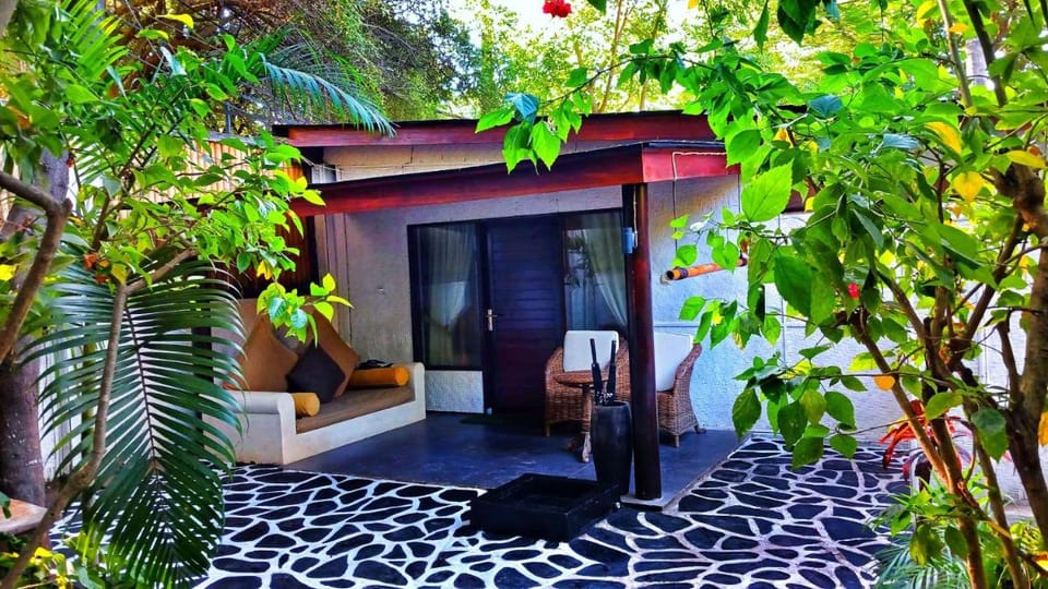 Scallywags Beach Club Resort in Pemenang