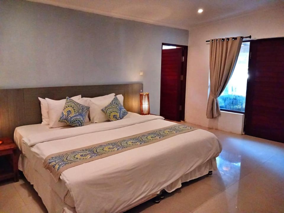 Scallywags Beach Club Resort in Pemenang