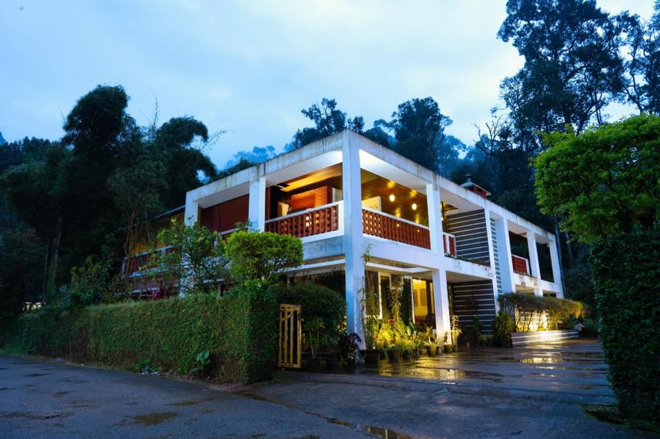 Falling Waters Resort Hotel in Kerala