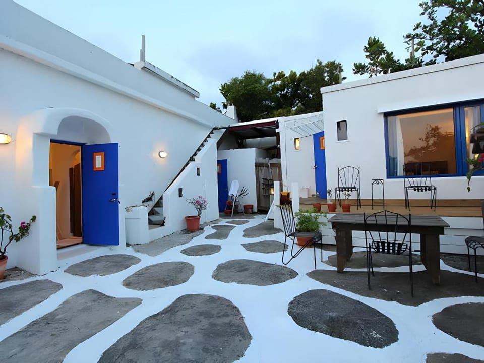 Beach House Bed and Breakfast in Hengchun Township