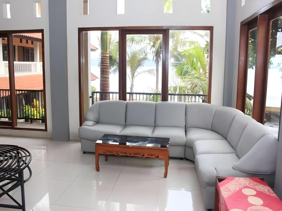 Baru Dua Beach Hotel and Restaurant Hotel in East Java