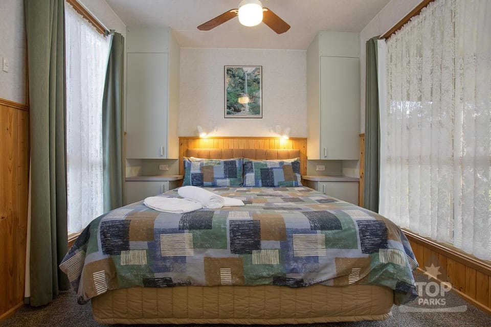 Lake Fyans Holiday Park Campground/ 
RV Resort in Victoria
