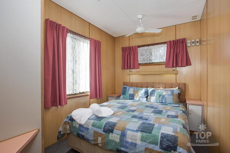Lake Fyans Holiday Park Campground/ 
RV Resort in Victoria