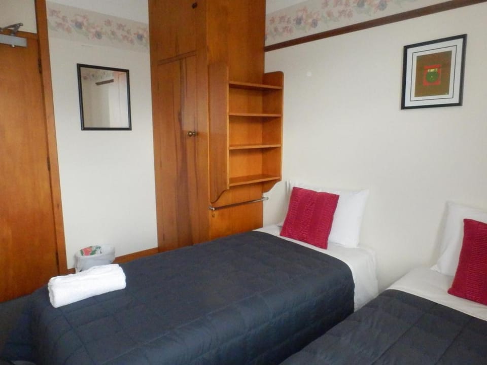 Thomas's Catlins Lodge and Camp Ground Lodge in Otago