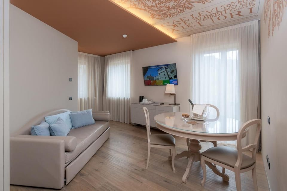 Titano Suites Hotel in Marche