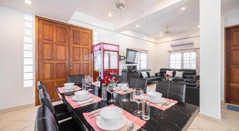Naklua Pool Villa by Pattaya Sunny Rentals Hotel in Pattaya City