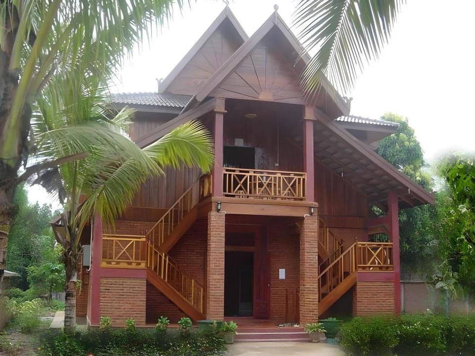 Zuela Guesthouse and Restaurant Hotel in Laos