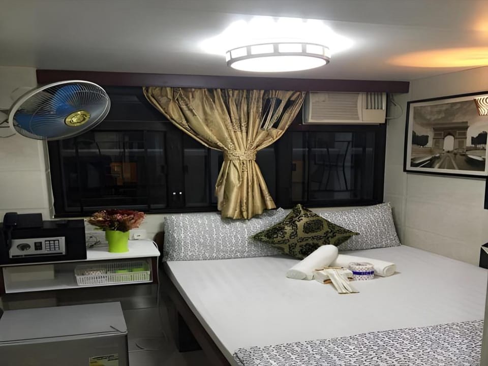 Skycity Hostel Bed and Breakfast in Hong Kong
