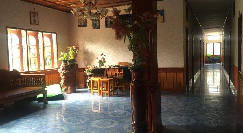 Oudomphone 2 Guesthouse Bed and Breakfast in Laos