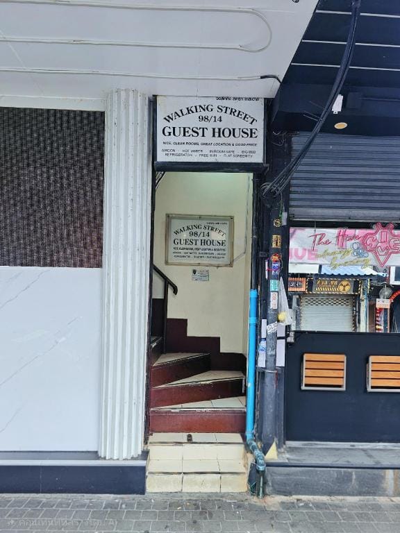 Walking Street Guest House Bed and Breakfast in Pattaya City