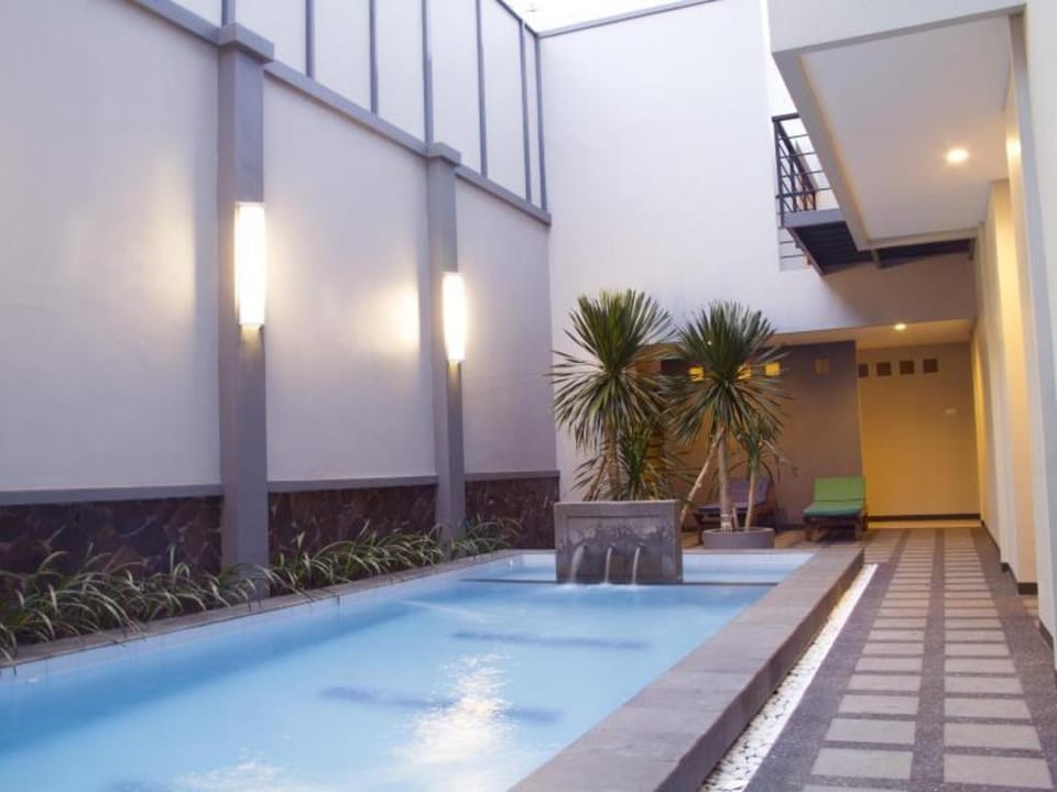 Kana Citra Guest House Bed and Breakfast in Surabaya
