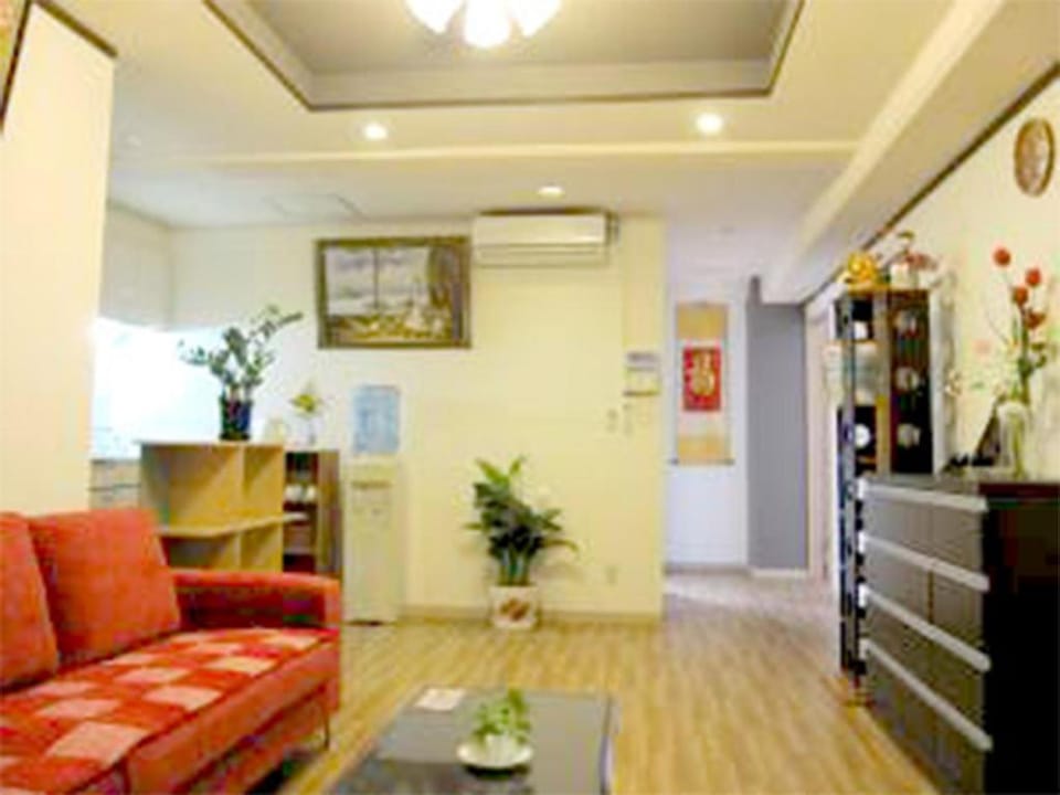 Guest House Fukutomi - Female Only Bed and Breakfast in Naha