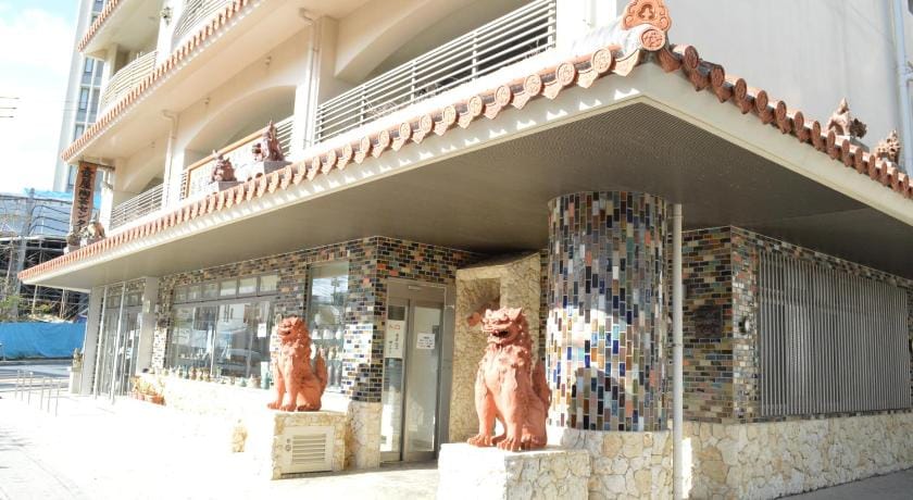 Guest House Fukutomi - Female Only Bed and Breakfast in Naha