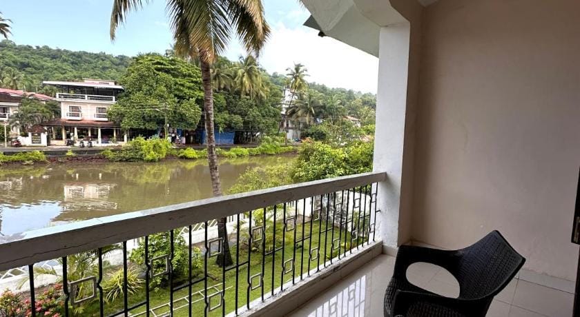 Hotel Riverside Bed and Breakfast in Baga