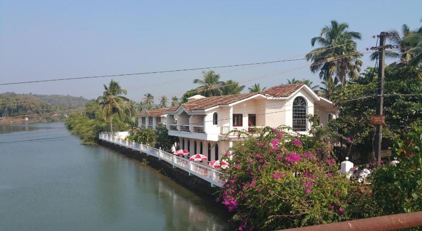 Hotel Riverside Bed and Breakfast in Baga