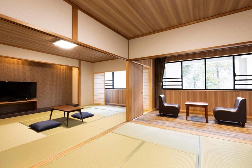 Ooedo Onsen Monogatari Premium Yamanaka Grand Hotel Ryokan in Ishikawa Prefecture