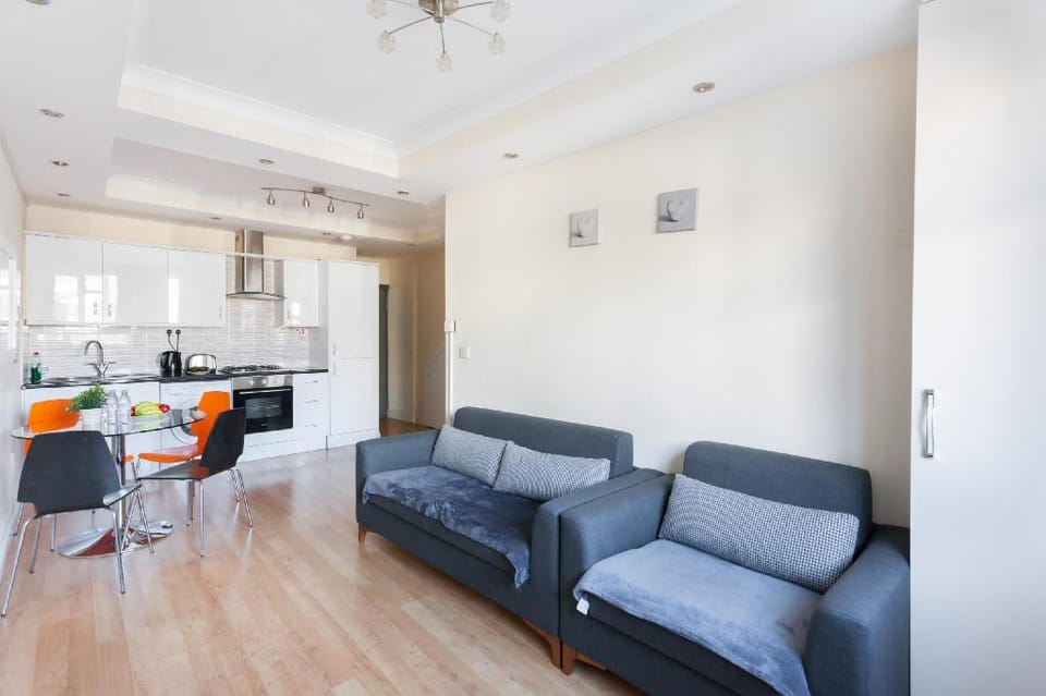 Budget Apartment next to Kings Cross - Eurostar Apartment in London Borough of Islington