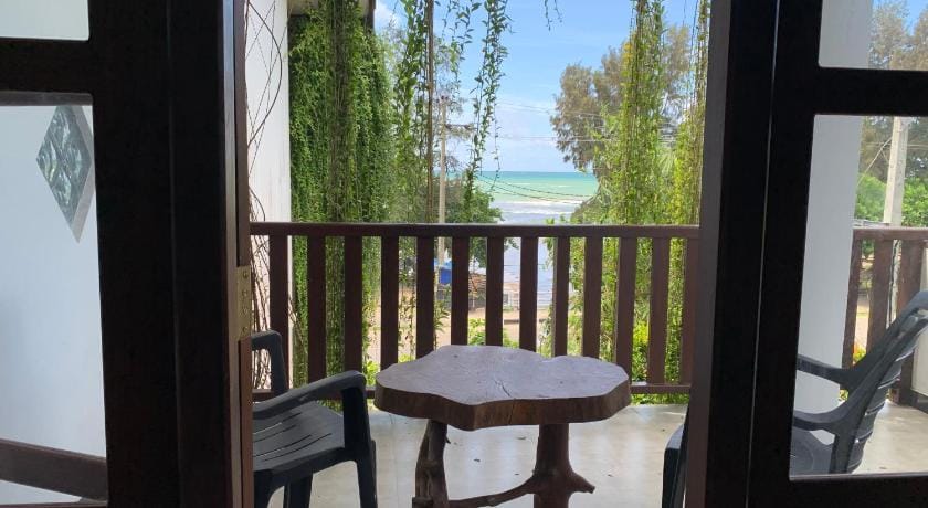 Ceylon Surf Guest Holiday Resort Bed and Breakfast in Southern Province