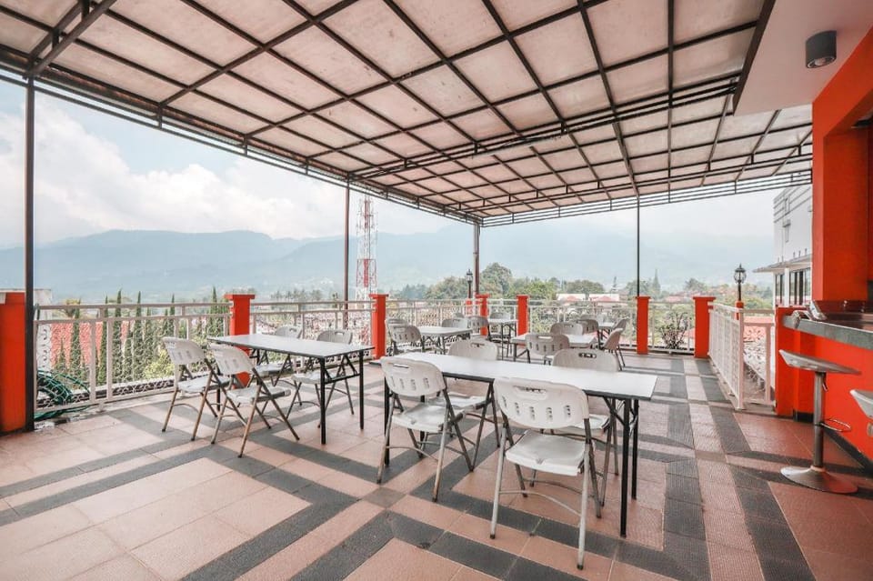 Hotel Lurus Hotel in Cisarua