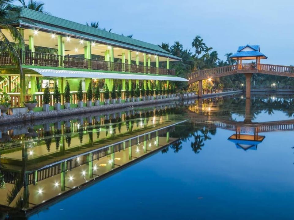 Coconut Resort Hotel in Chon Buri Changwat