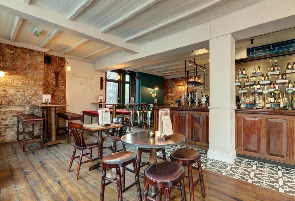 PubLove @ The Exmouth Arms, Euston Hostel in London Borough of Islington