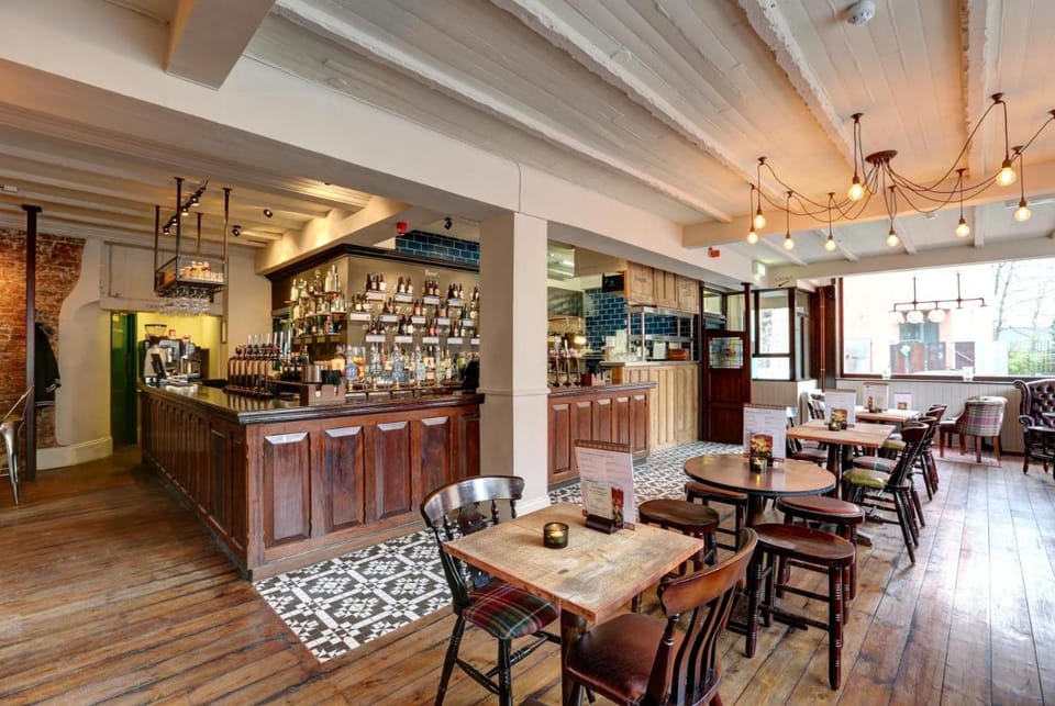 PubLove @ The Exmouth Arms, Euston Hostel in London Borough of Islington