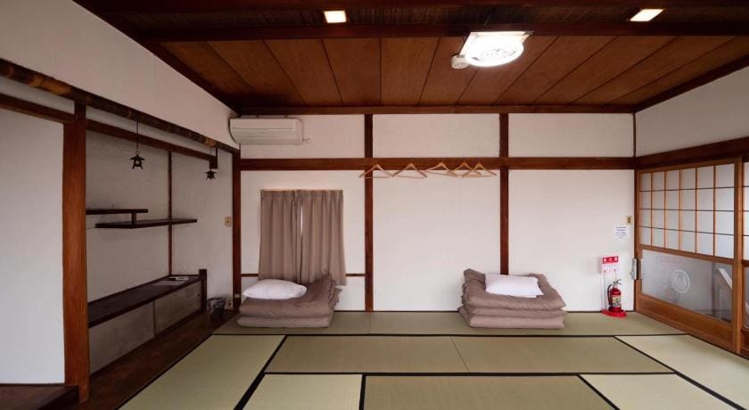 Kamp Houkan-cho Backpacker's Inn & Lounge Hostel in Japan