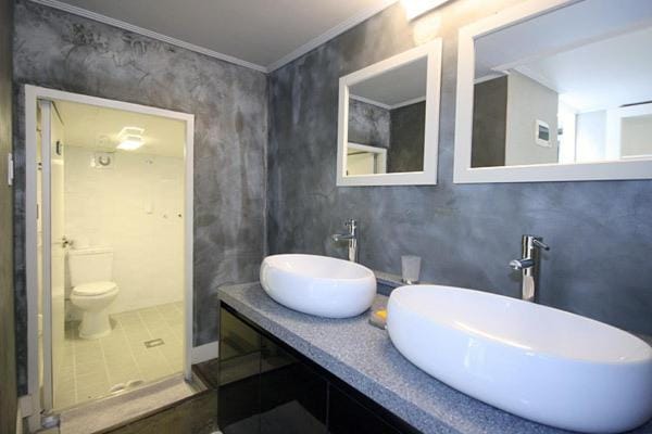 Crib 49 Guesthouse Seoul - foreigner only Bed and Breakfast in Seoul