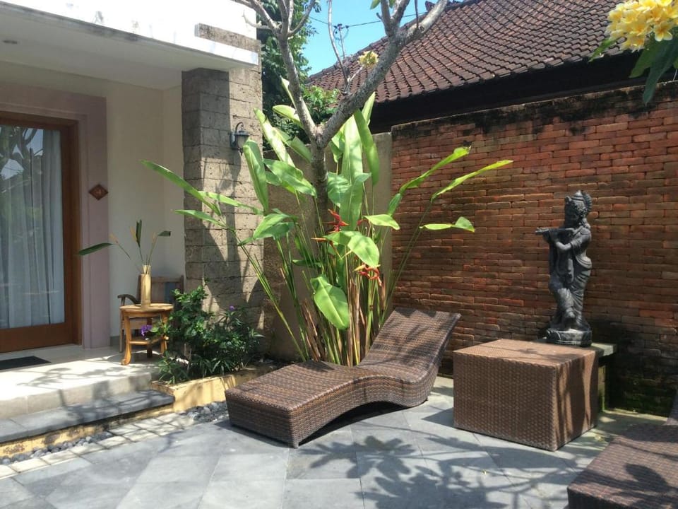Ayu Love and Harmony Guest House Bed and Breakfast in Denpasar